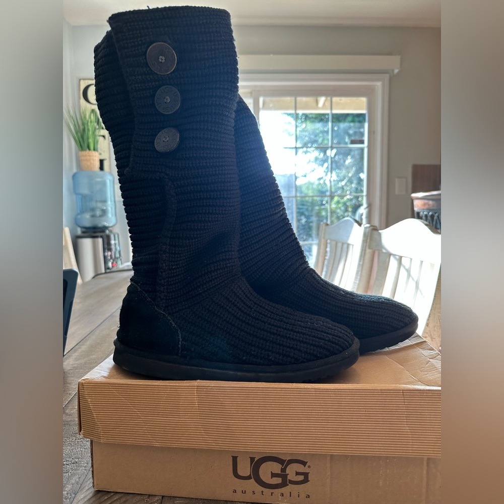Black Classic Cardy Uggs